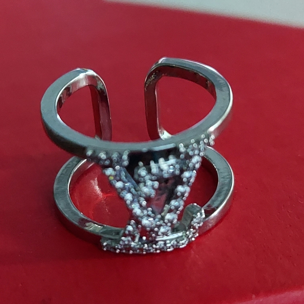 Woman's Fashion Ring